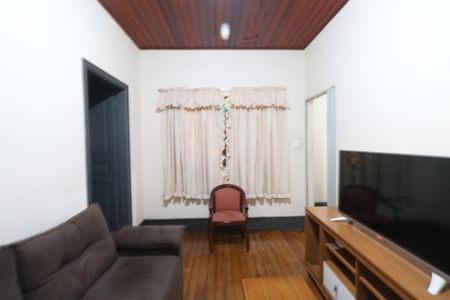 Casa à venda com 170m², 2 quartos e 2 vagasSala