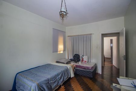 Casa à venda com 300m², 4 quartos e 4 vagas Casa à venda com 300m², 4 quartos e 4 vagasQuarto 3