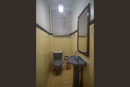 Casa à venda com 300m², 4 quartos e 4 vagas Casa à venda com 300m², 4 quartos e 4 vagasBanheiro