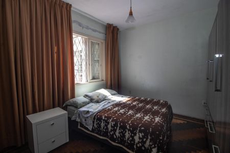Quarto 2 de casa à venda com 4 quartos, 300m² em Teresópolis, Porto Alegre