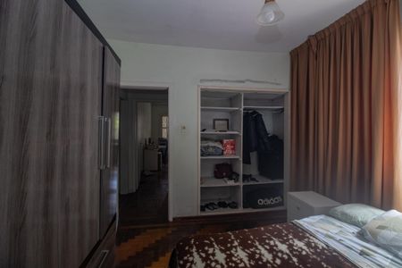 Casa à venda com 300m², 4 quartos e 4 vagas Casa à venda com 300m², 4 quartos e 4 vagasQuarto 2