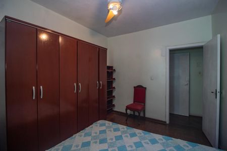 Casa à venda com 300m², 4 quartos e 4 vagas Casa à venda com 300m², 4 quartos e 4 vagasQuarto