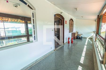 Casa à venda com 441m², 8 quartos e 8 vagas Casa à venda com 441m², 8 quartos e 8 vagasVaranda /2º andar