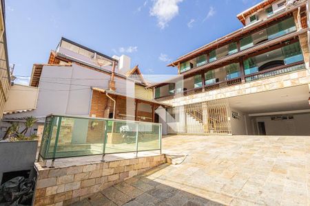Casa à venda com 441m², 8 quartos e 8 vagas Casa à venda com 441m², 8 quartos e 8 vagasÁrea comum