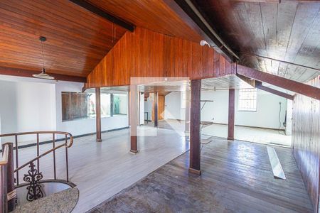 Casa à venda com 441m², 8 quartos e 8 vagas Casa à venda com 441m², 8 quartos e 8 vagasSala / 3º andar