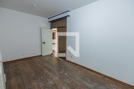 Casa à venda com 441m², 8 quartos e 8 vagas Casa à venda com 441m², 8 quartos e 8 vagasQuarto 4 / suite /2º andar