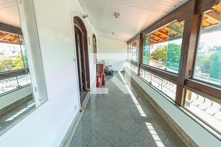 Casa à venda com 441m², 8 quartos e 8 vagas Casa à venda com 441m², 8 quartos e 8 vagasVaranda /2º andar