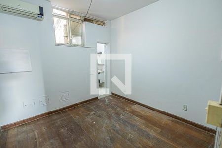 Casa à venda com 441m², 8 quartos e 8 vagas Casa à venda com 441m², 8 quartos e 8 vagasQuarto 5 / suite /2º andar