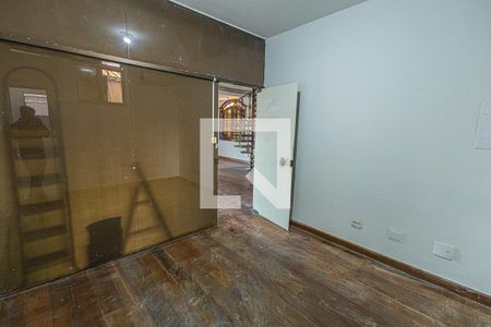 Casa à venda com 441m², 8 quartos e 8 vagas Casa à venda com 441m², 8 quartos e 8 vagasQuarto 5 / suite /2º andar