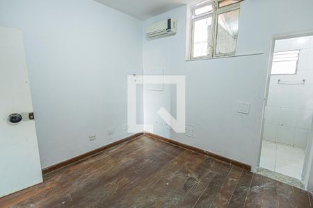 Casa à venda com 441m², 8 quartos e 8 vagas Casa à venda com 441m², 8 quartos e 8 vagasQuarto 5 / suite /2º andar