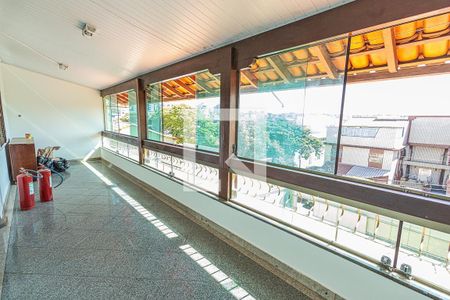 Casa à venda com 441m², 8 quartos e 8 vagas Casa à venda com 441m², 8 quartos e 8 vagasVaranda /2º andar