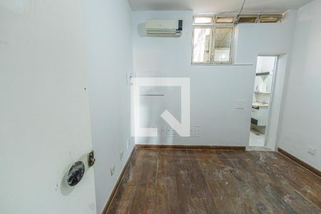 Casa à venda com 441m², 8 quartos e 8 vagas Casa à venda com 441m², 8 quartos e 8 vagasQuarto 5 / suite /2º andar