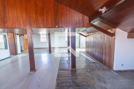 Casa à venda com 441m², 8 quartos e 8 vagas Casa à venda com 441m², 8 quartos e 8 vagasSala / 3º andar