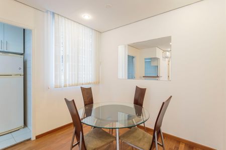 Apartamento para alugar com 70m², 2 quartos e 1 vagaSala