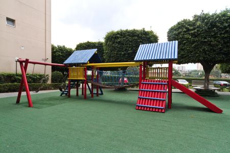 Apartamento para alugar com 40m², 2 quartos e 1 vaga Apartamento para alugar com 40m², 2 quartos e 1 vagaÁrea comum - Playground