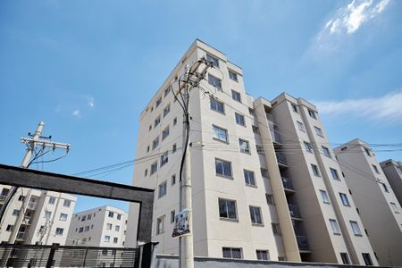 Apartamento para alugar com 52m², 2 quartos e 1 vaga Apartamento para alugar com 52m², 2 quartos e 1 vagaFachada