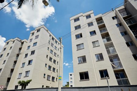 Apartamento para alugar com 52m², 2 quartos e 1 vaga Apartamento para alugar com 52m², 2 quartos e 1 vagaFachada