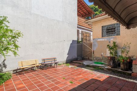 Casa à venda com 530m², 2 quartos e 3 vagasQuintal