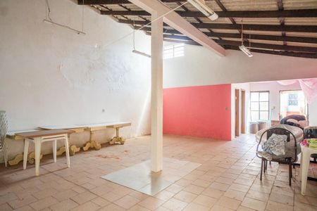 Casa à venda com 530m², 2 quartos e 3 vagasSalão de festas