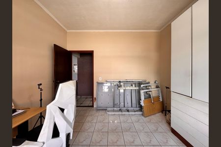 Casa à venda com 205m², 4 quartos e 3 vagas Casa à venda com 205m², 4 quartos e 3 vagasQuarto 1