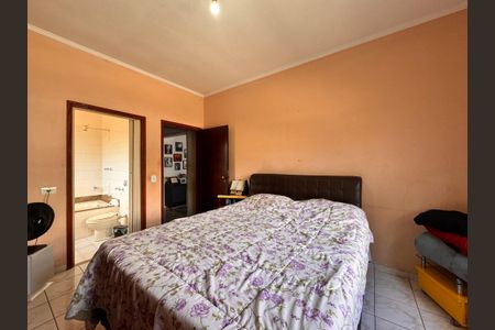 Casa à venda com 205m², 4 quartos e 3 vagas Casa à venda com 205m², 4 quartos e 3 vagasSuite