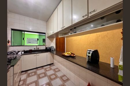 Casa à venda com 205m², 4 quartos e 3 vagas Casa à venda com 205m², 4 quartos e 3 vagasCozinha