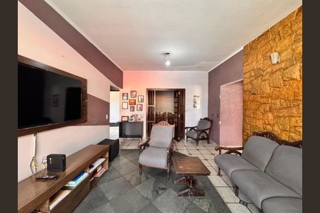 Casa à venda com 205m², 4 quartos e 3 vagas Casa à venda com 205m², 4 quartos e 3 vagasSala