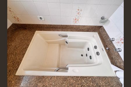 Casa à venda com 205m², 4 quartos e 3 vagas Casa à venda com 205m², 4 quartos e 3 vagasBanheiro 3