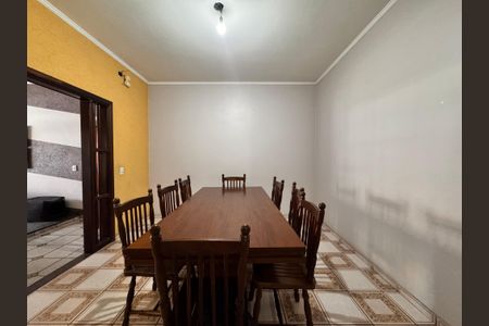 Casa à venda com 205m², 4 quartos e 3 vagas Casa à venda com 205m², 4 quartos e 3 vagasCozinha