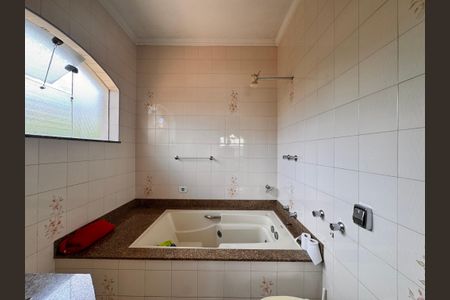 Casa à venda com 205m², 4 quartos e 3 vagas Casa à venda com 205m², 4 quartos e 3 vagasBanheiro 3