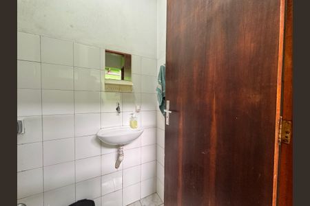 Casa à venda com 205m², 4 quartos e 3 vagas Casa à venda com 205m², 4 quartos e 3 vagasBanheiro