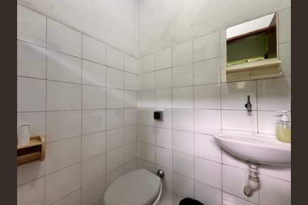 Casa à venda com 205m², 4 quartos e 3 vagas Casa à venda com 205m², 4 quartos e 3 vagasBanheiro