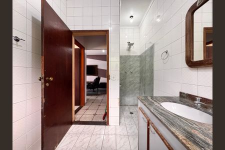 Casa à venda com 205m², 4 quartos e 3 vagas Casa à venda com 205m², 4 quartos e 3 vagasBanheiro 2