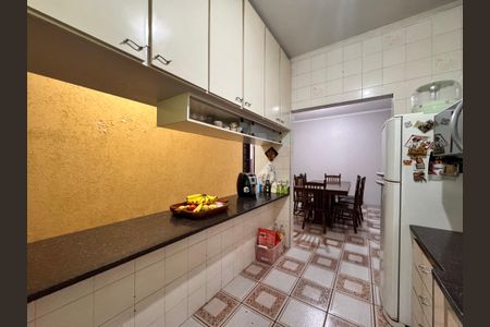 Casa à venda com 205m², 4 quartos e 3 vagas Casa à venda com 205m², 4 quartos e 3 vagasCozinha