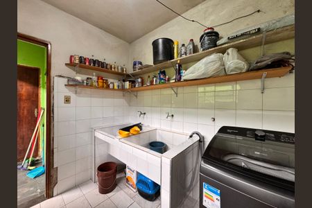 Casa à venda com 205m², 4 quartos e 3 vagas Casa à venda com 205m², 4 quartos e 3 vagasLavanderia