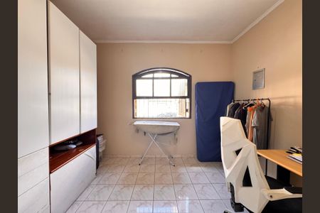 Casa à venda com 205m², 4 quartos e 3 vagas Casa à venda com 205m², 4 quartos e 3 vagasQuarto 1