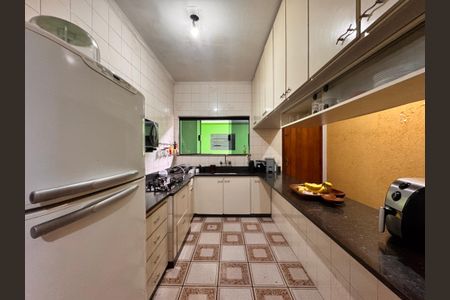 Casa à venda com 205m², 4 quartos e 3 vagas Casa à venda com 205m², 4 quartos e 3 vagasCozinha