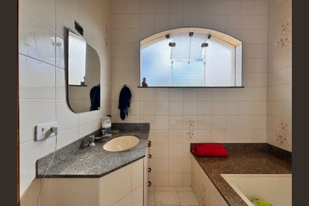 Casa à venda com 205m², 4 quartos e 3 vagas Casa à venda com 205m², 4 quartos e 3 vagasBanheiro 3