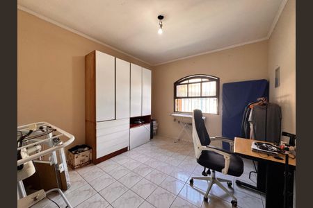 Casa à venda com 205m², 4 quartos e 3 vagas Casa à venda com 205m², 4 quartos e 3 vagasQuarto 1