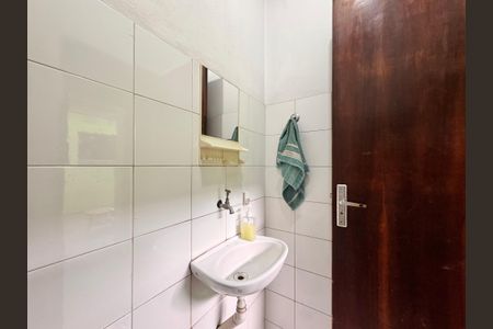 Casa à venda com 205m², 4 quartos e 3 vagas Casa à venda com 205m², 4 quartos e 3 vagasBanheiro