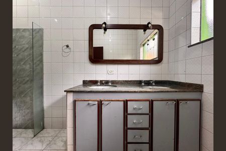 Casa à venda com 205m², 4 quartos e 3 vagas Casa à venda com 205m², 4 quartos e 3 vagasBanheiro 2