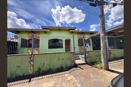 Casa à venda com 205m², 4 quartos e 3 vagas Casa à venda com 205m², 4 quartos e 3 vagasFachada + plaquinha