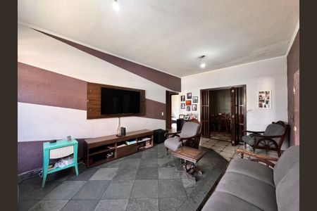 Casa à venda com 205m², 4 quartos e 3 vagas Casa à venda com 205m², 4 quartos e 3 vagasSala