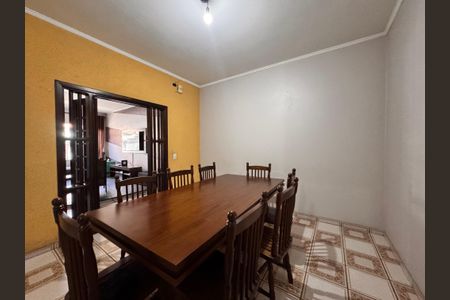 Casa à venda com 205m², 4 quartos e 3 vagas Casa à venda com 205m², 4 quartos e 3 vagasCozinha