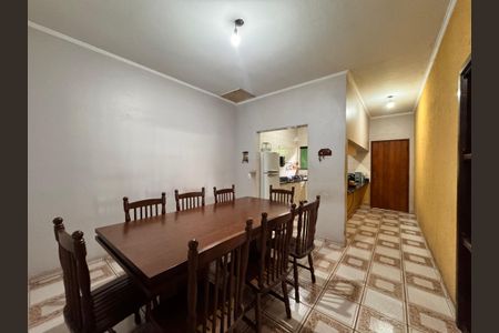 Casa à venda com 205m², 4 quartos e 3 vagas Casa à venda com 205m², 4 quartos e 3 vagasCozinha