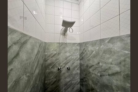 Casa à venda com 205m², 4 quartos e 3 vagas Casa à venda com 205m², 4 quartos e 3 vagasBanheiro 2