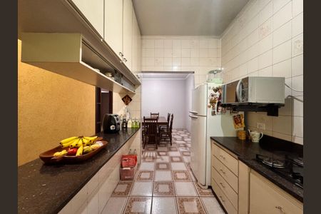 Casa à venda com 205m², 4 quartos e 3 vagas Casa à venda com 205m², 4 quartos e 3 vagasCozinha