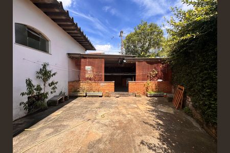 Casa à venda com 205m², 4 quartos e 3 vagas Casa à venda com 205m², 4 quartos e 3 vagasQuintal