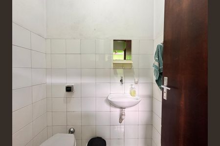 Casa à venda com 205m², 4 quartos e 3 vagas Casa à venda com 205m², 4 quartos e 3 vagasBanheiro