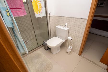 Apartamento à venda com 90m², 3 quartos e 2 vagasBanheiro quarto 1